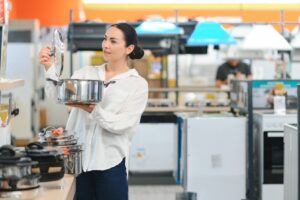 Wybór sprzętu gastronomicznego: na co zwracać uwagę, aby zapewnić niezawodność serwisu?